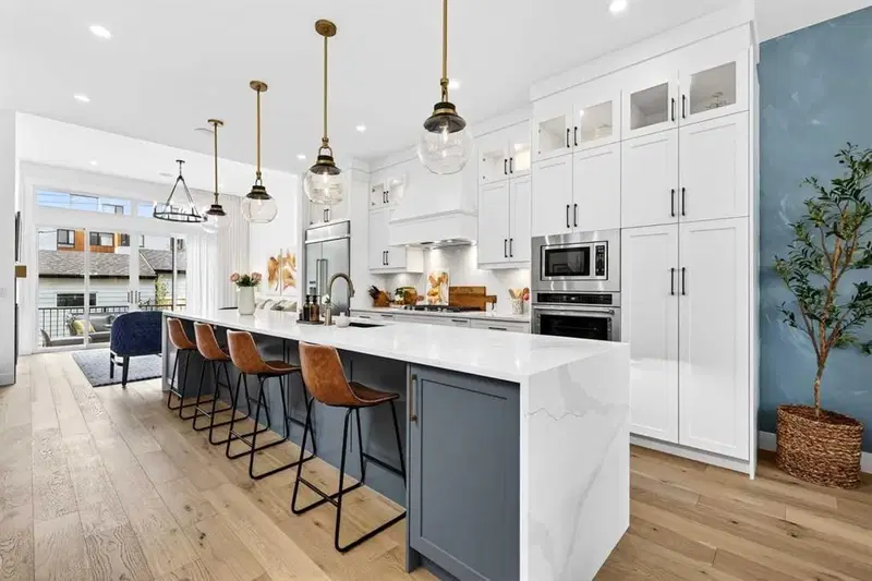 2129 27 Avenue SW, Calgary — main listing photo