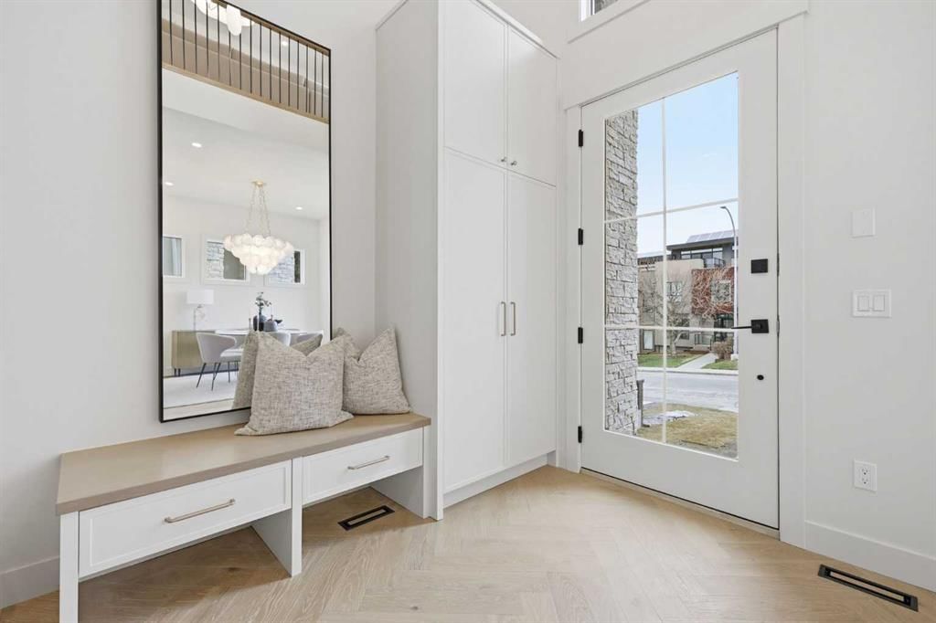 2133 29 Avenue SW, Calgary — photo 2 of 50