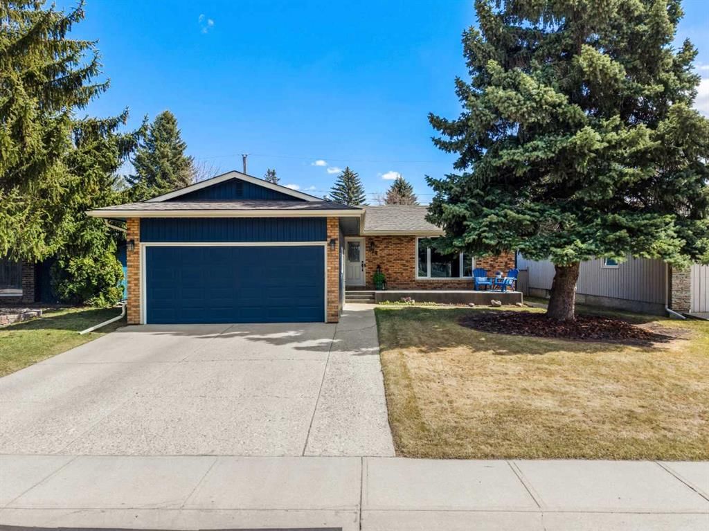 124 Lake Adams Green SE, Calgary — main listing photo