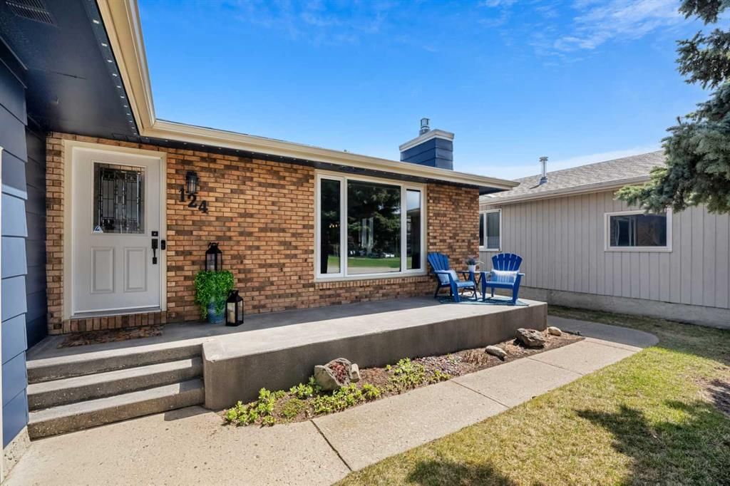 124 Lake Adams Green SE, Calgary — photo 4 of 50