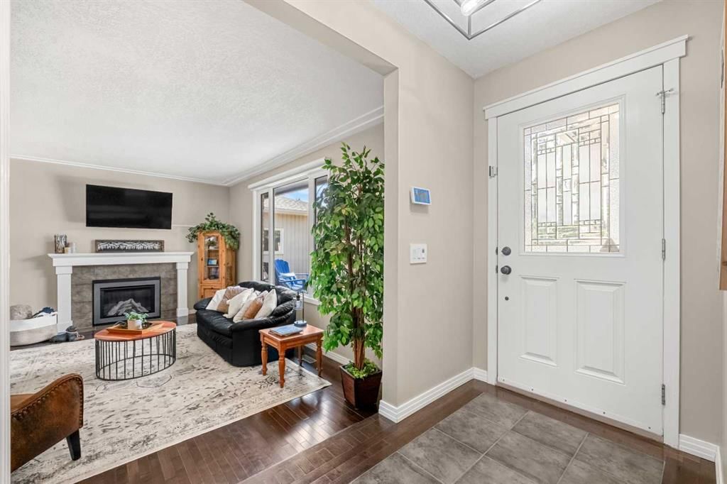 124 Lake Adams Green SE, Calgary — photo 5 of 50