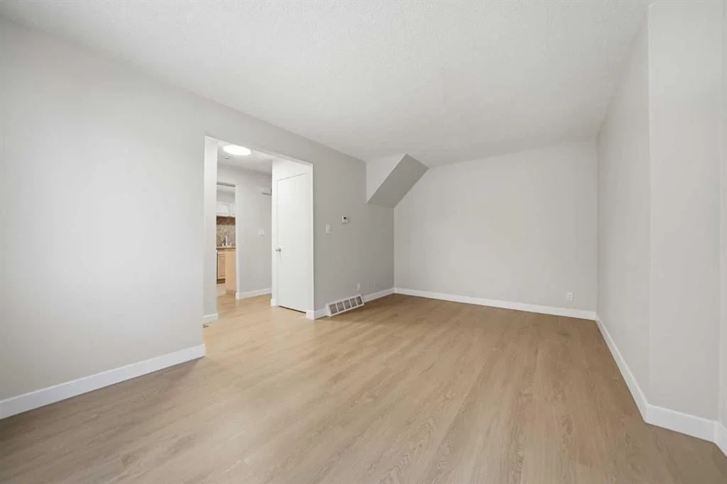 8, 4936 DALTON Drive NW, Calgary — photo 5 of 41