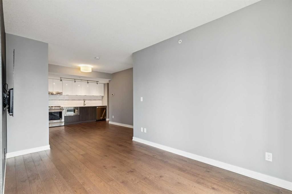 2001, 930 6 Avenue SW, Calgary — photo 5 of 22