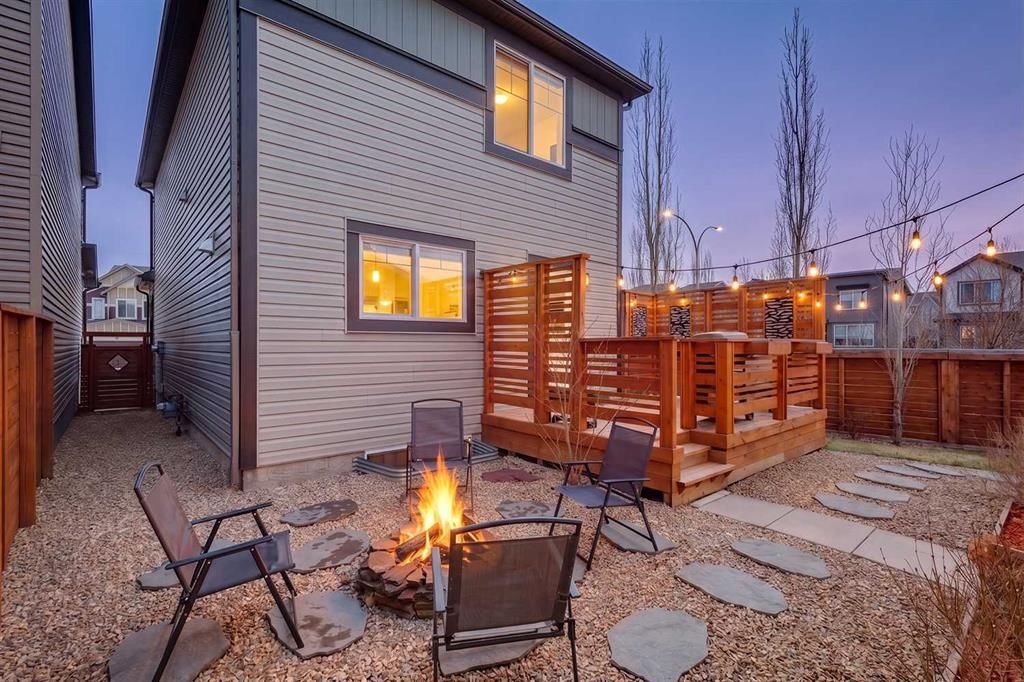 8 Walgrove Green SE, Calgary — photo 3 of 43