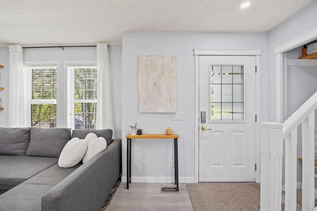 371 Silverado Drive SW, Calgary — photo 4 of 38