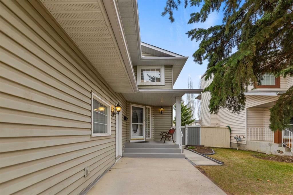 14950 Mt Mckenzie Drive SE, Calgary — photo 3 of 34