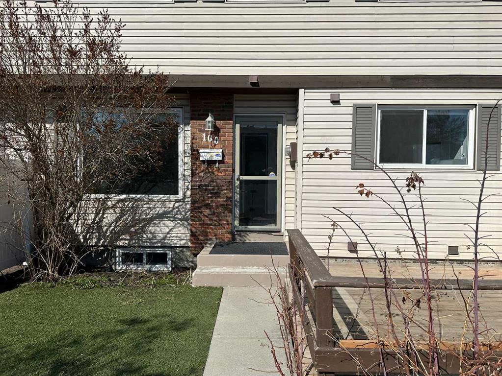 100, 740 Bracewood Drive SW, Calgary — photo 3 of 47