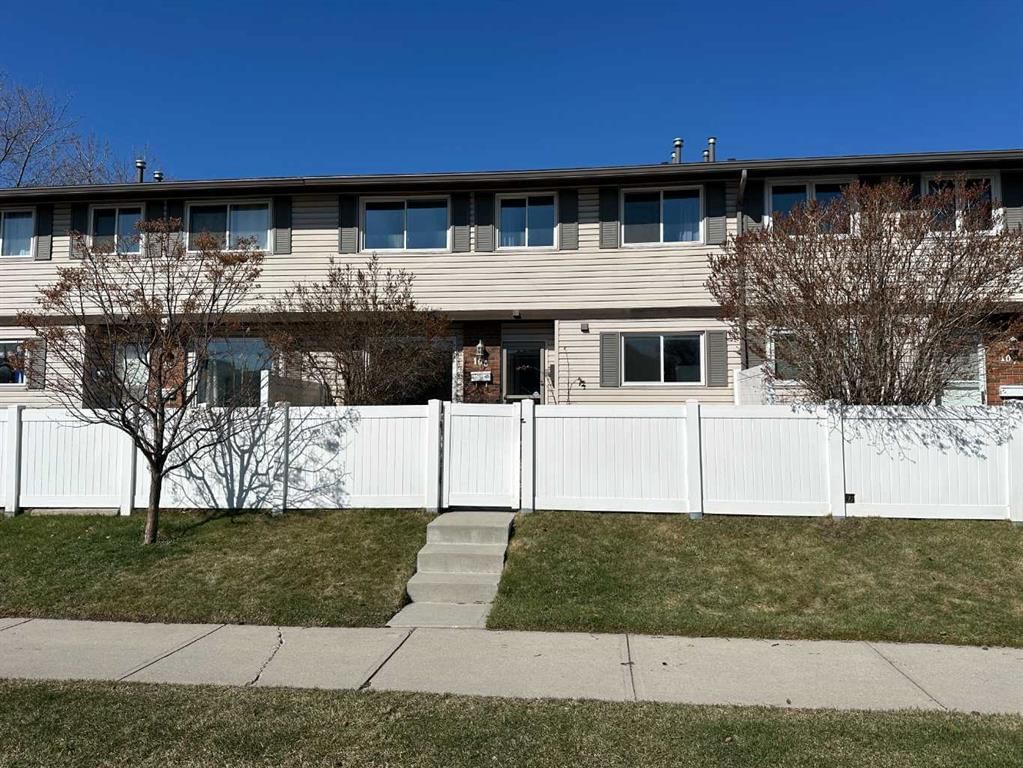 100, 740 Bracewood Drive SW, Calgary — photo 5 of 47