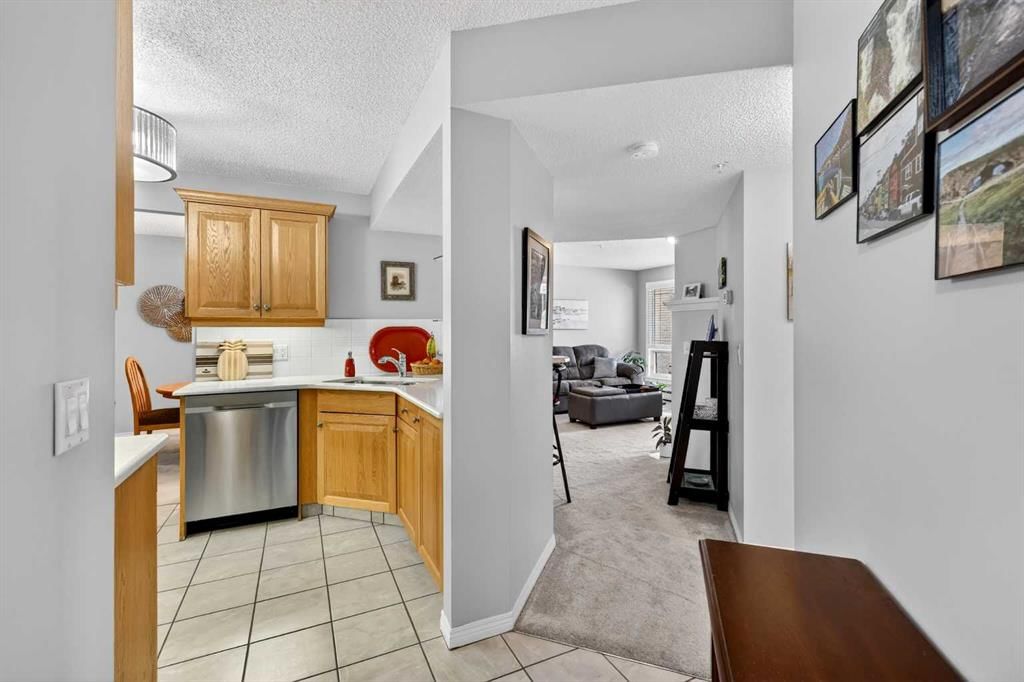 215, 9449 19 Street SW, Calgary — photo 2 of 28