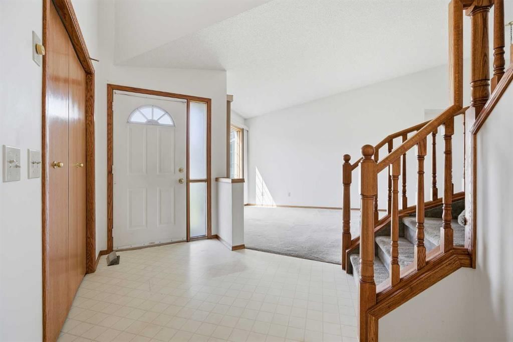 16 Macewan Ridge View NW, Calgary — photo 2 of 26