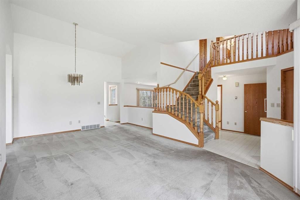 16 Macewan Ridge View NW, Calgary — photo 4 of 26