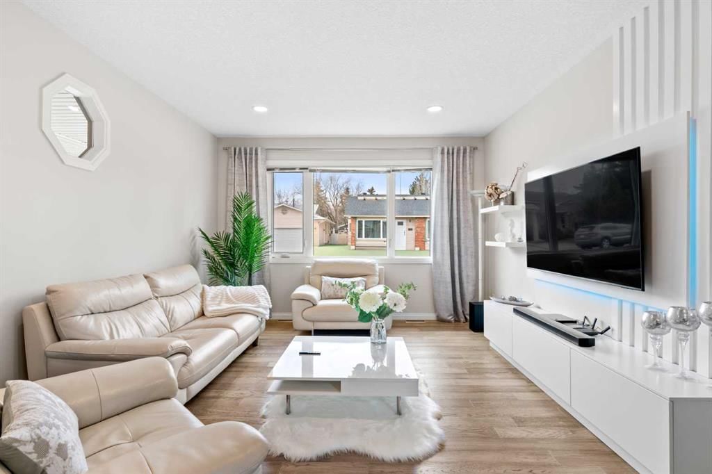 36 Woodfern Rise SW, Calgary — photo 4 of 43