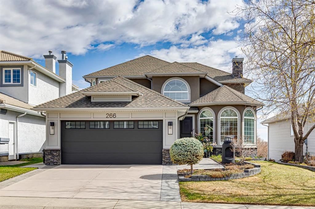 266 Diamond Drive SE, Calgary — photo 2 of 48