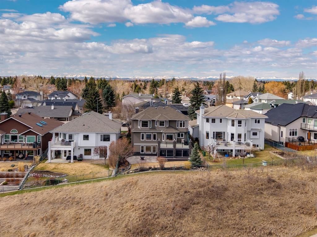 266 Diamond Drive SE, Calgary — photo 4 of 48
