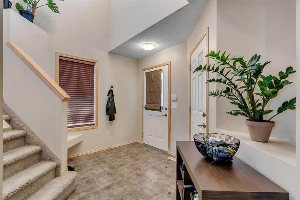 100 Covecreek Close NE, Calgary — photo 2 of 38