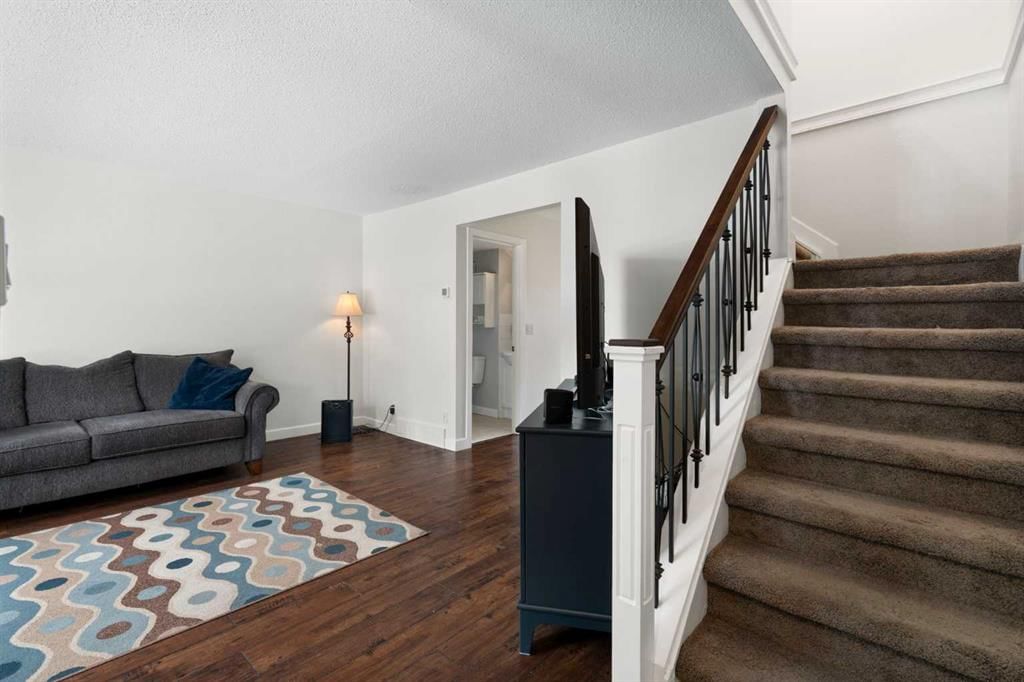 144, 123 Queensland Drive SE, Calgary — photo 3 of 31