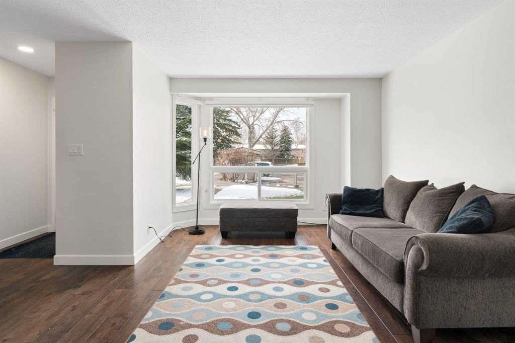 144, 123 Queensland Drive SE, Calgary — photo 4 of 31
