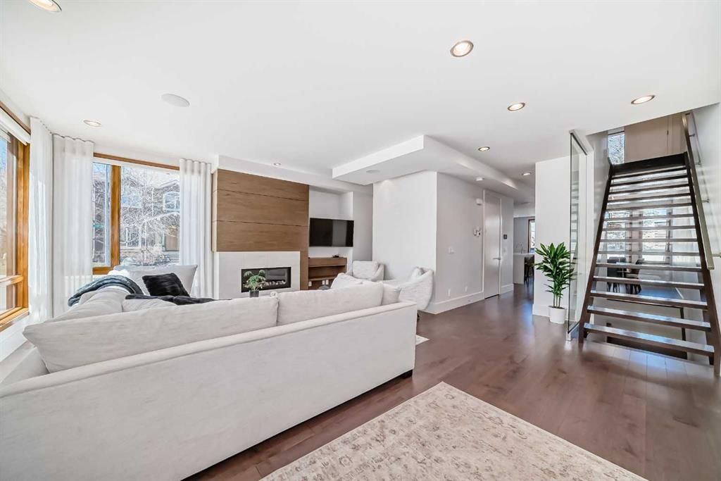 2142 28 Avenue SW, Calgary — photo 5 of 48