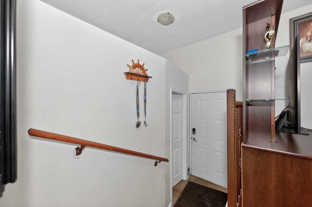 119 Taravista Drive NE, Calgary — photo 4 of 34