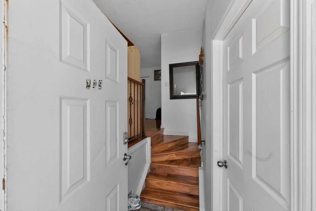 119 Taravista Drive NE, Calgary — photo 5 of 34