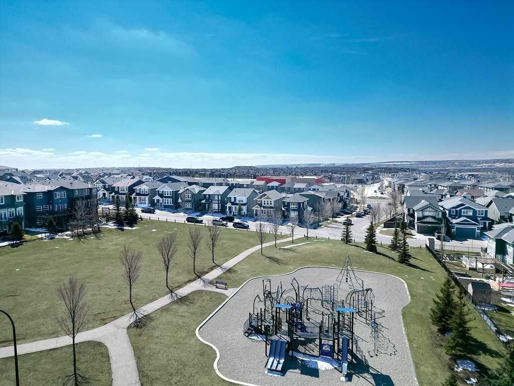 608 Evansborough Way NW, Calgary — photo 2 of 33