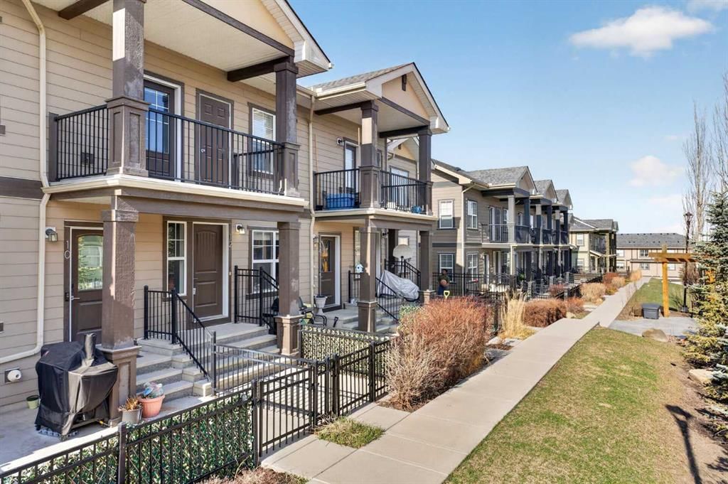 12 Evanscrest Gardens NW, Calgary — main listing photo