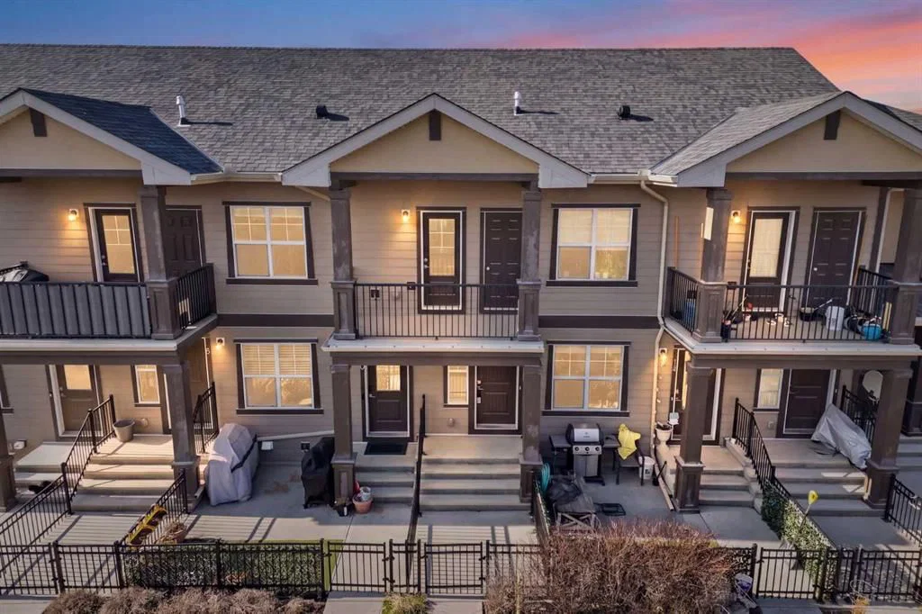12 Evanscrest Gardens NW, Calgary — photo 2 of 39