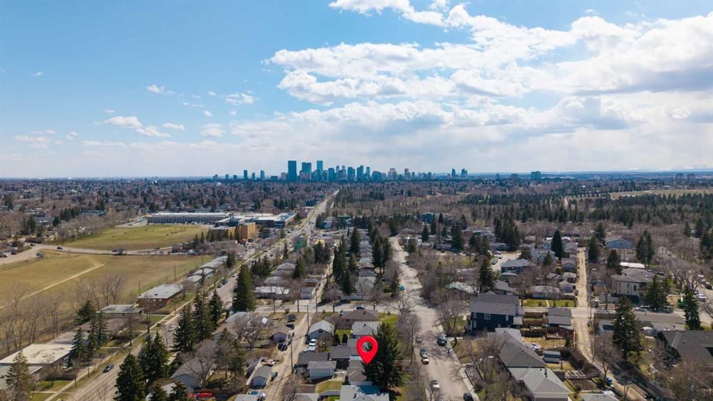 200 Hendon Drive NW, Calgary — photo 2 of 32