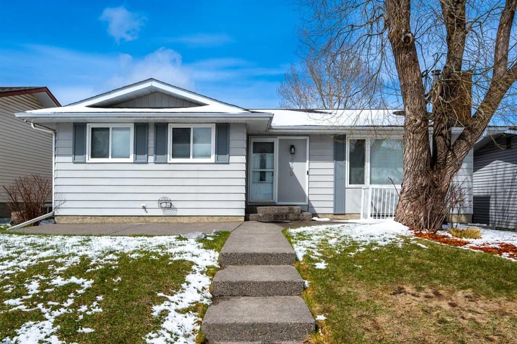 640 Rundleridge Drive NE, Calgary — main listing photo