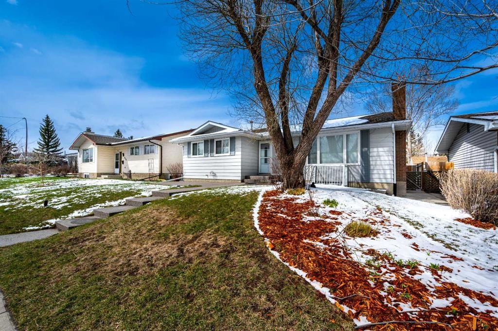 640 Rundleridge Drive NE, Calgary — photo 3 of 43