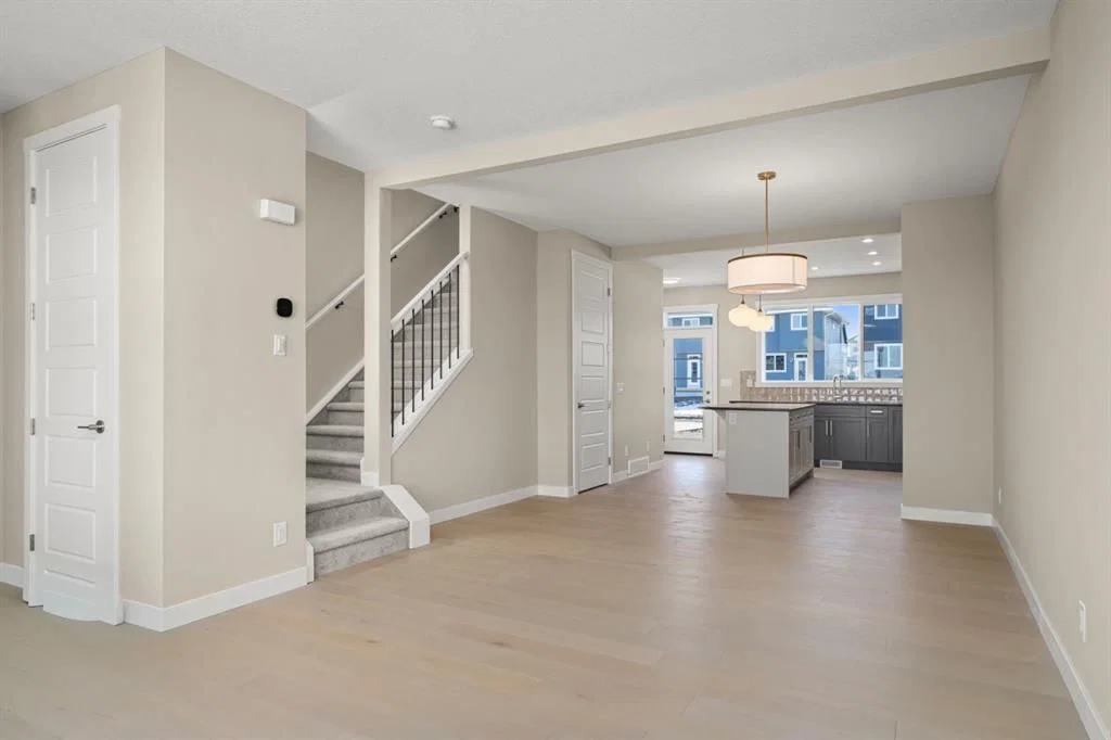 652 Sora Boulevard SE, Calgary — photo 3 of 11