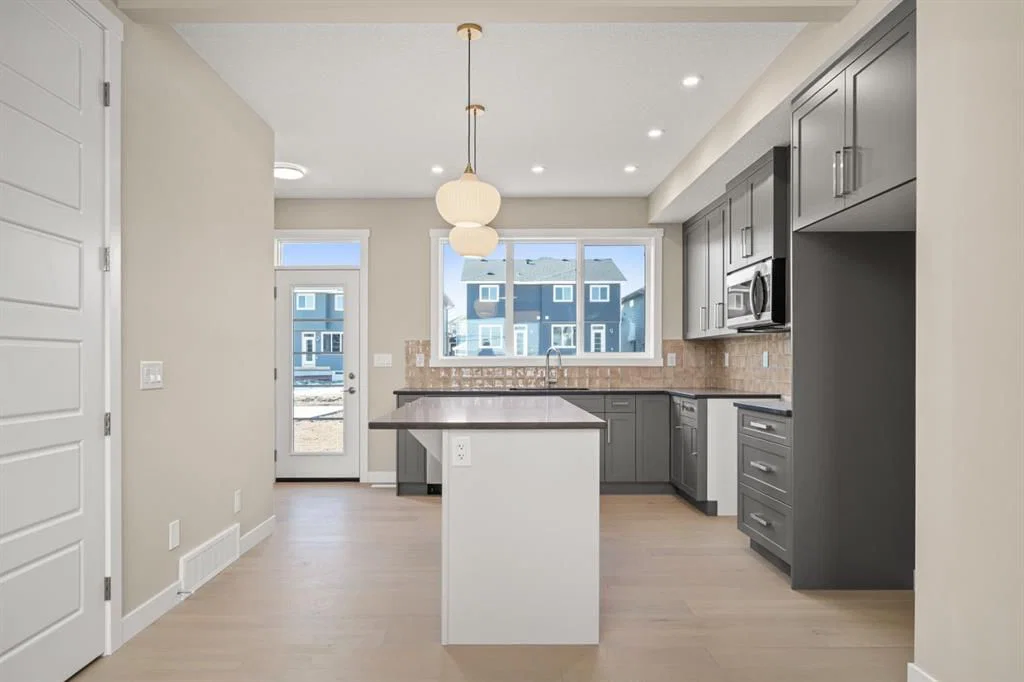 652 Sora Boulevard SE, Calgary — photo 4 of 11