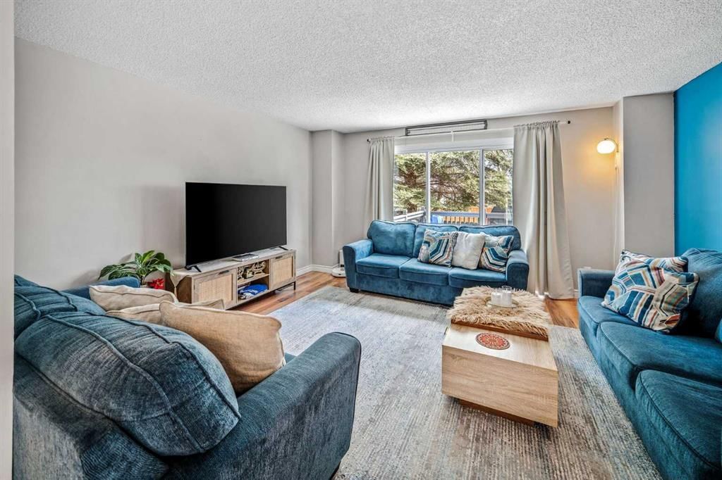 96 Mckinley Road SE, Calgary — photo 3 of 33