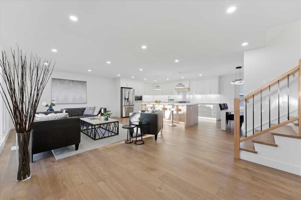 10812 Maplecrest Road SE, Calgary — photo 2 of 44