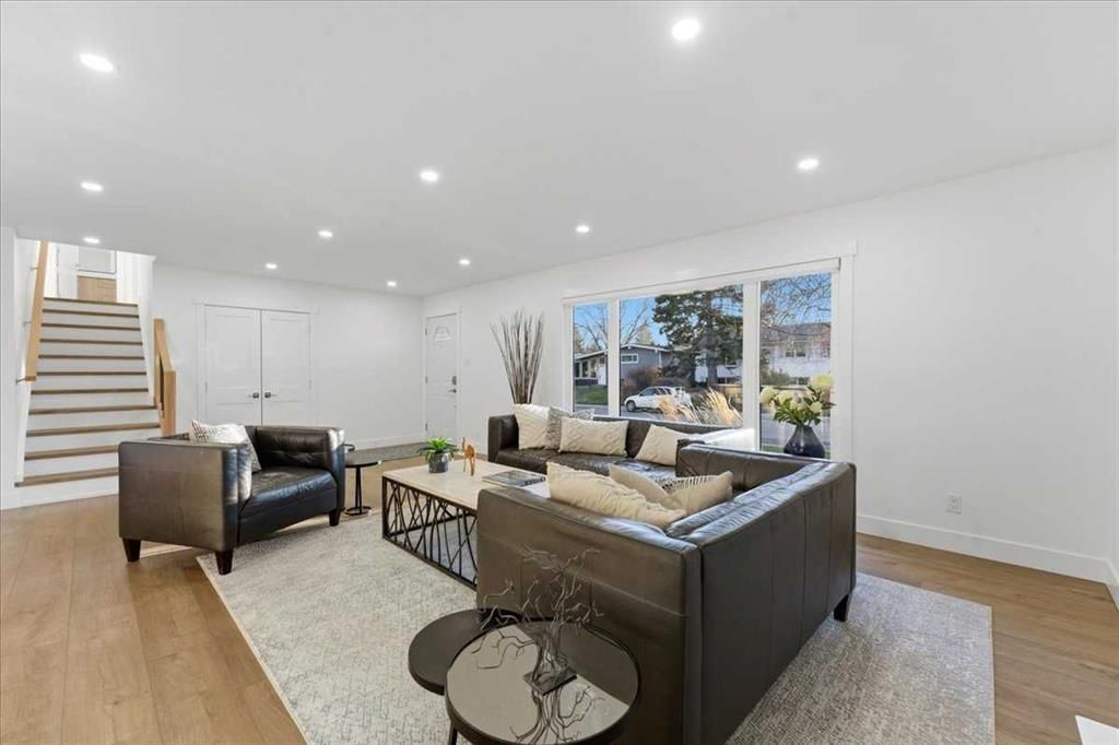 10812 Maplecrest Road SE, Calgary — photo 3 of 44