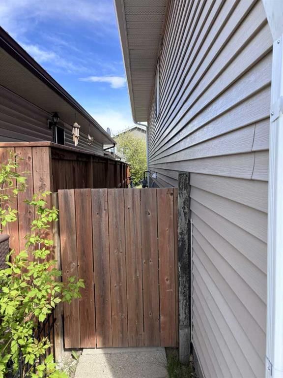 170 Martindale Drive NE, Calgary — photo 3 of 7