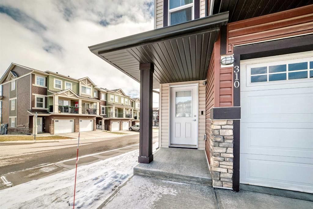 310 Sage Hill Grove NW, Calgary — photo 4 of 50