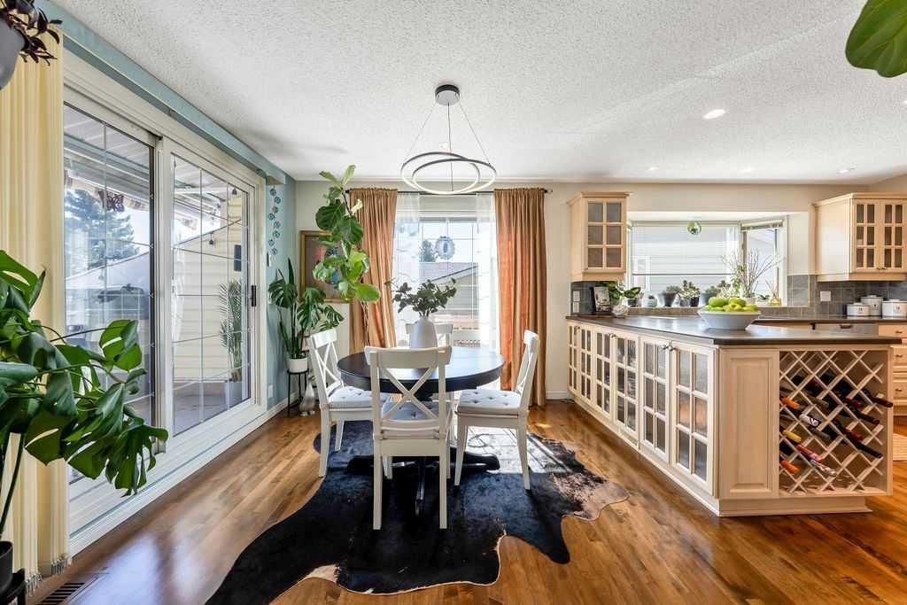 59 Strathcona Close SW, Calgary — photo 2 of 45