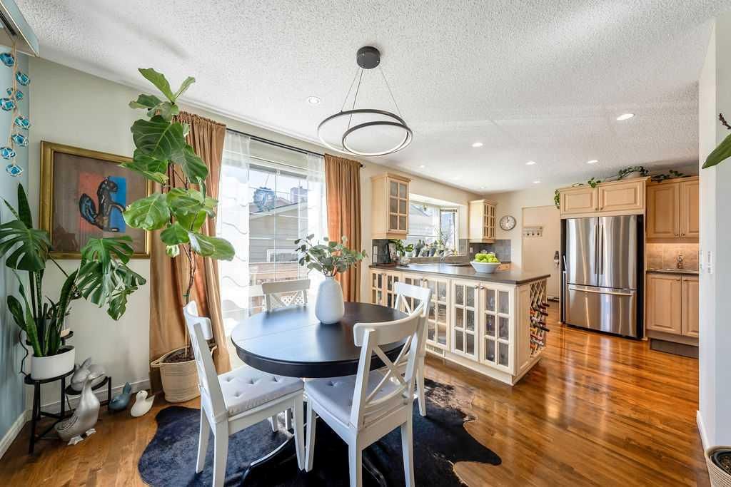 59 Strathcona Close SW, Calgary — photo 3 of 45