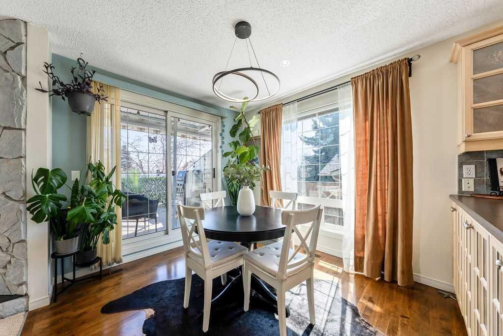 59 Strathcona Close SW, Calgary — photo 4 of 45