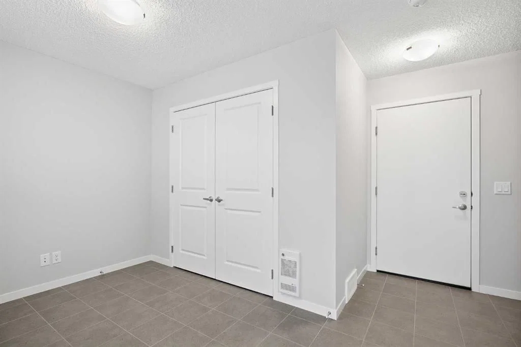 320 Harvest Hills Way NE, Calgary — photo 4 of 37