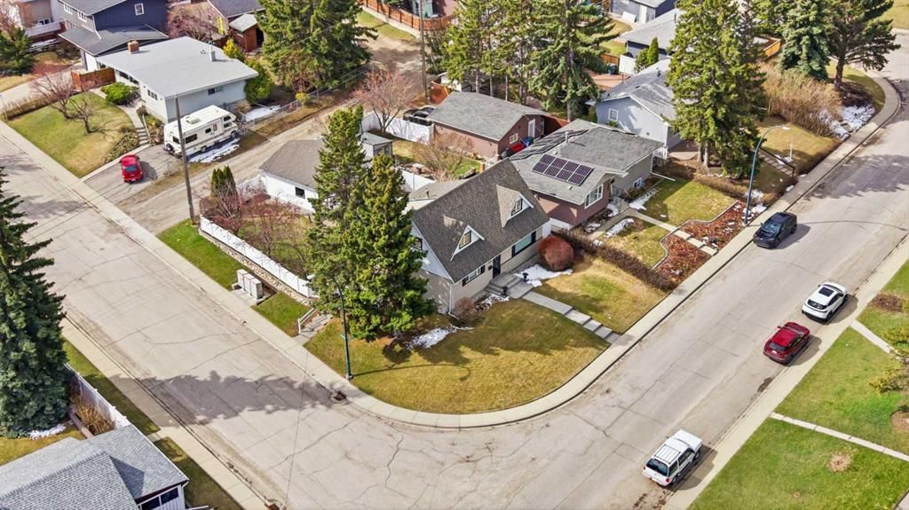 803 Seattle Drive SW, Calgary — photo 2 of 46