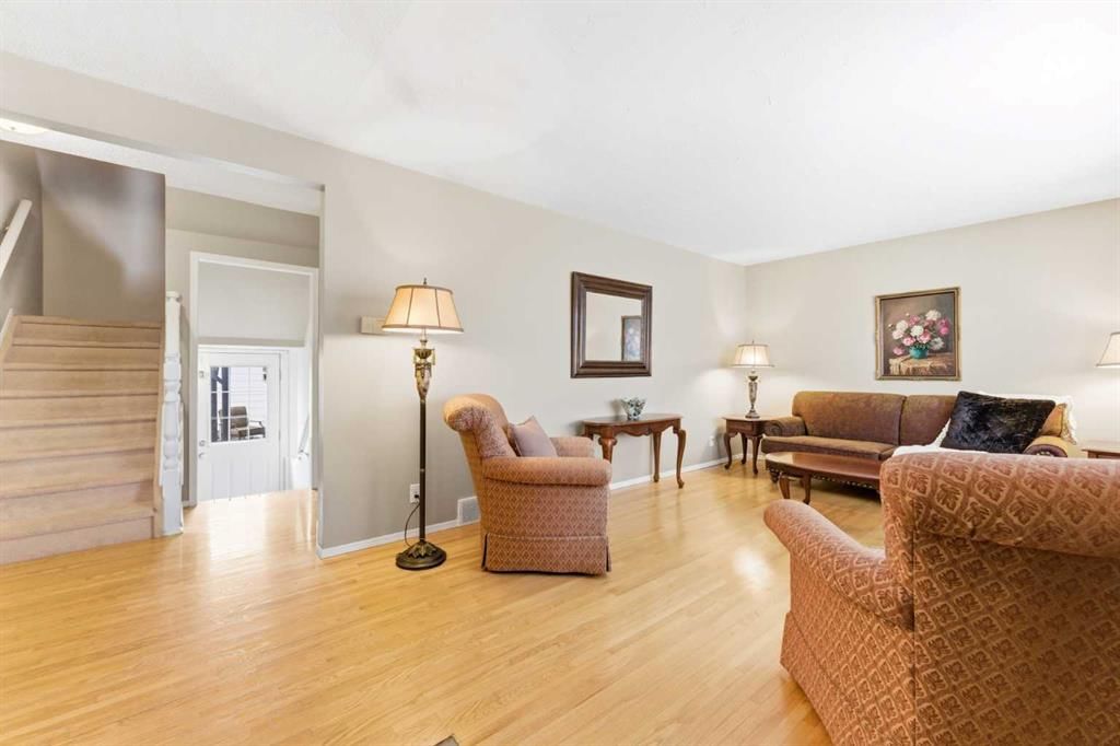 803 Seattle Drive SW, Calgary — photo 5 of 46