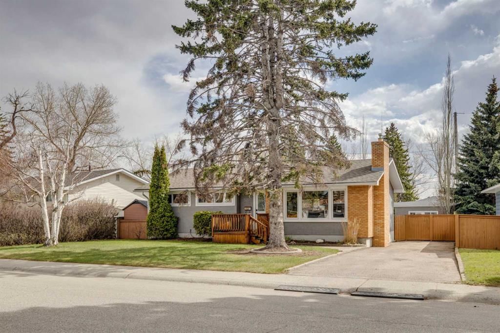 5207 Grove Hill Road SW, Calgary — photo 3 of 50