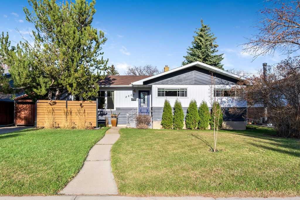 2008 Georgia Street SW, Calgary — main listing photo