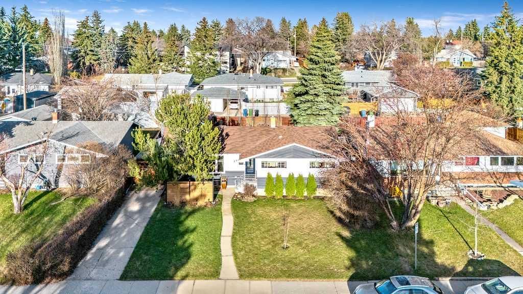 2008 Georgia Street SW, Calgary — photo 3 of 50