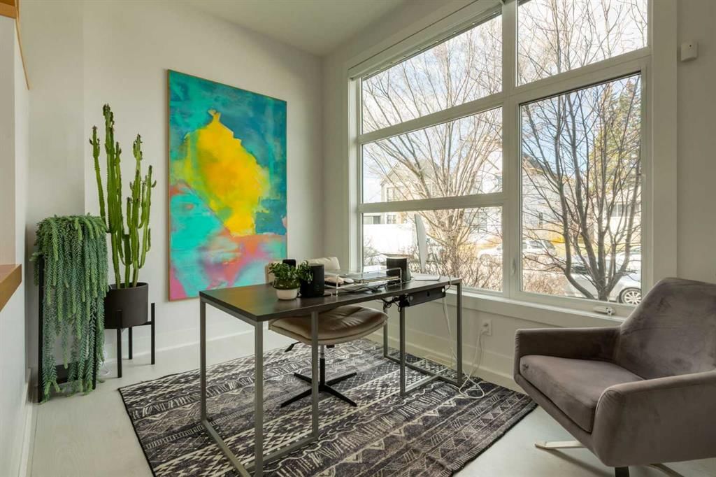 2210 Victoria Crescent NW, Calgary — photo 3 of 50