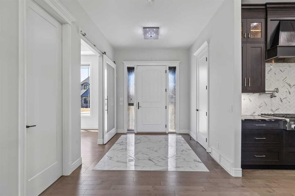 112 Cranbrook View SE, Calgary — photo 3 of 46