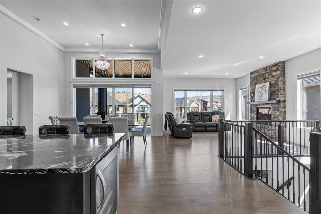 112 Cranbrook View SE, Calgary — photo 4 of 46