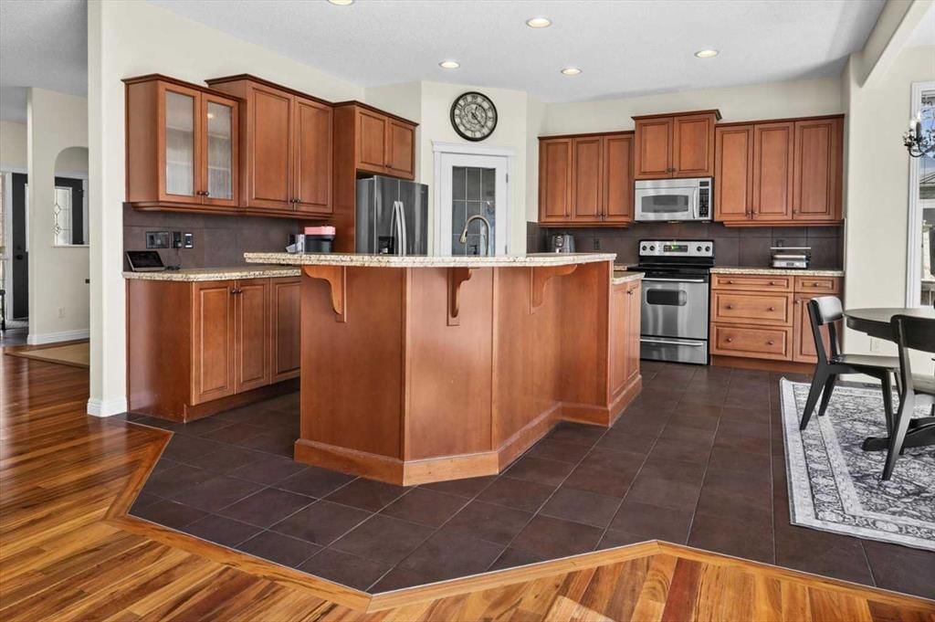 311 Royal Oak Circle NW, Calgary — photo 4 of 50